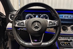 musta Mercedes-Benz E 2016 kuva 19.