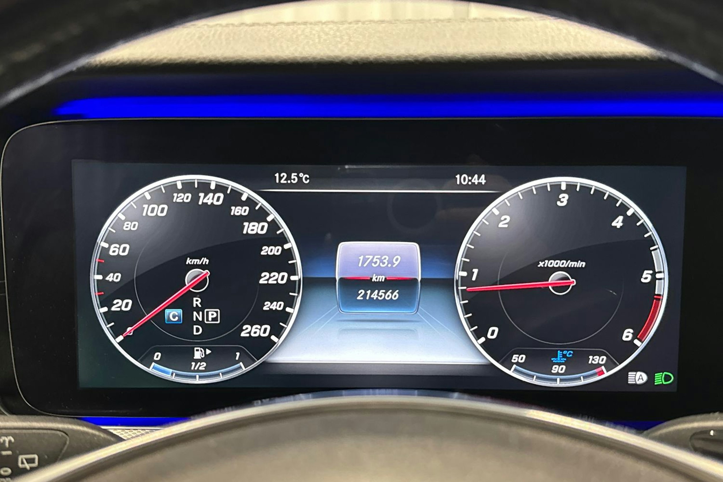 musta Mercedes-Benz E 2016 kuva 20.