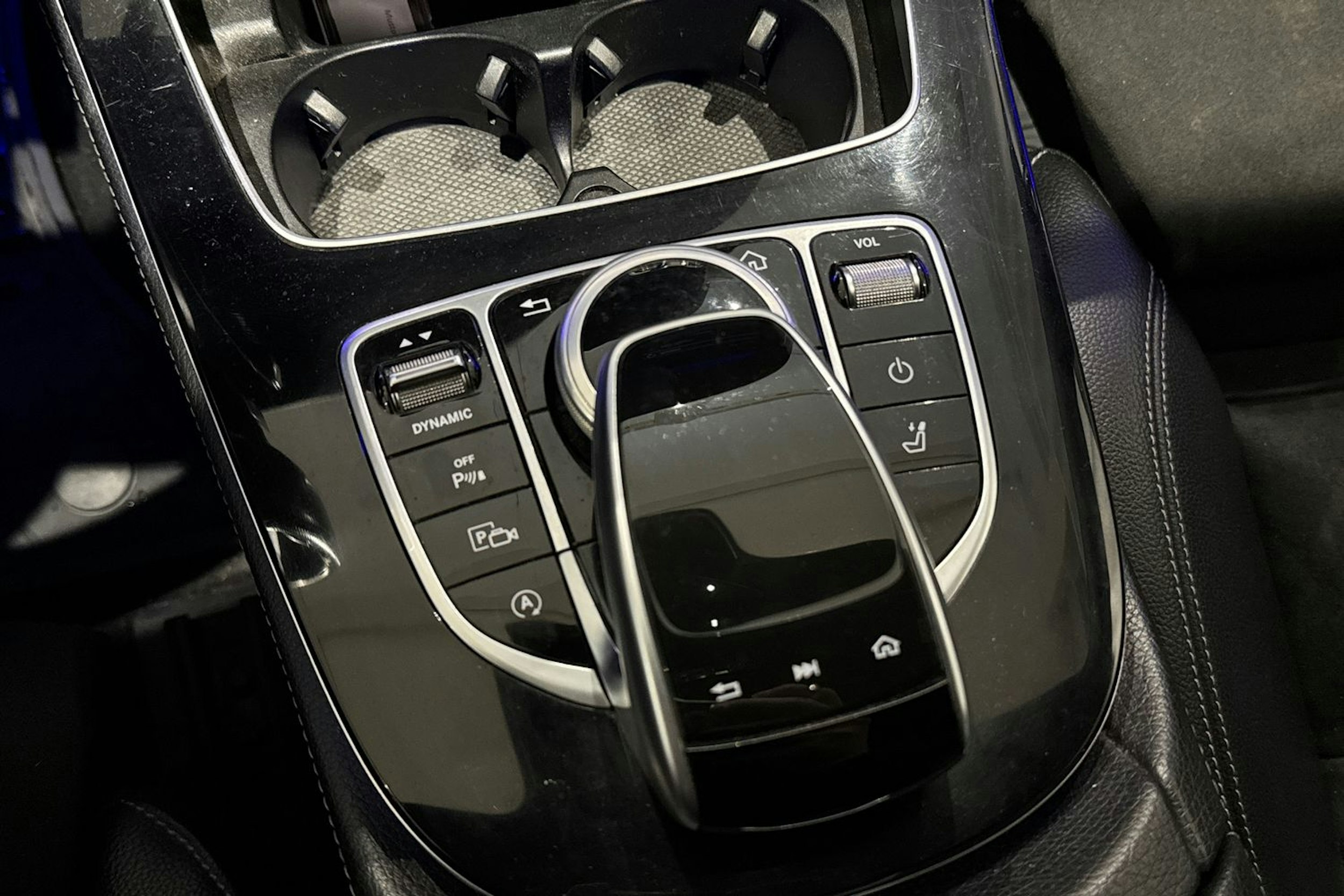 musta Mercedes-Benz E 2016 kuva 21.