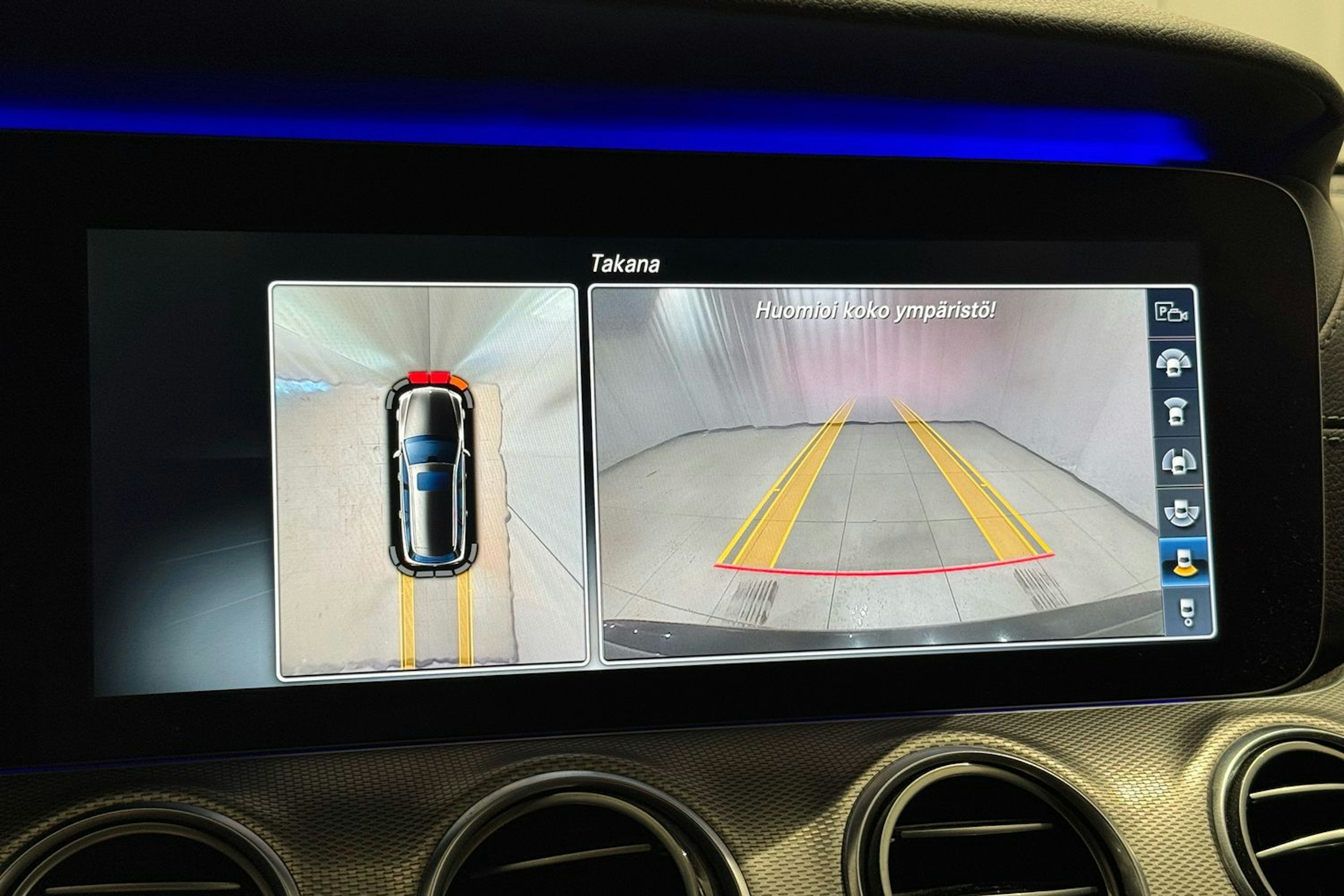 musta Mercedes-Benz E 2016 kuva 22.