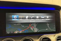 musta Mercedes-Benz E 2016 kuva 24.