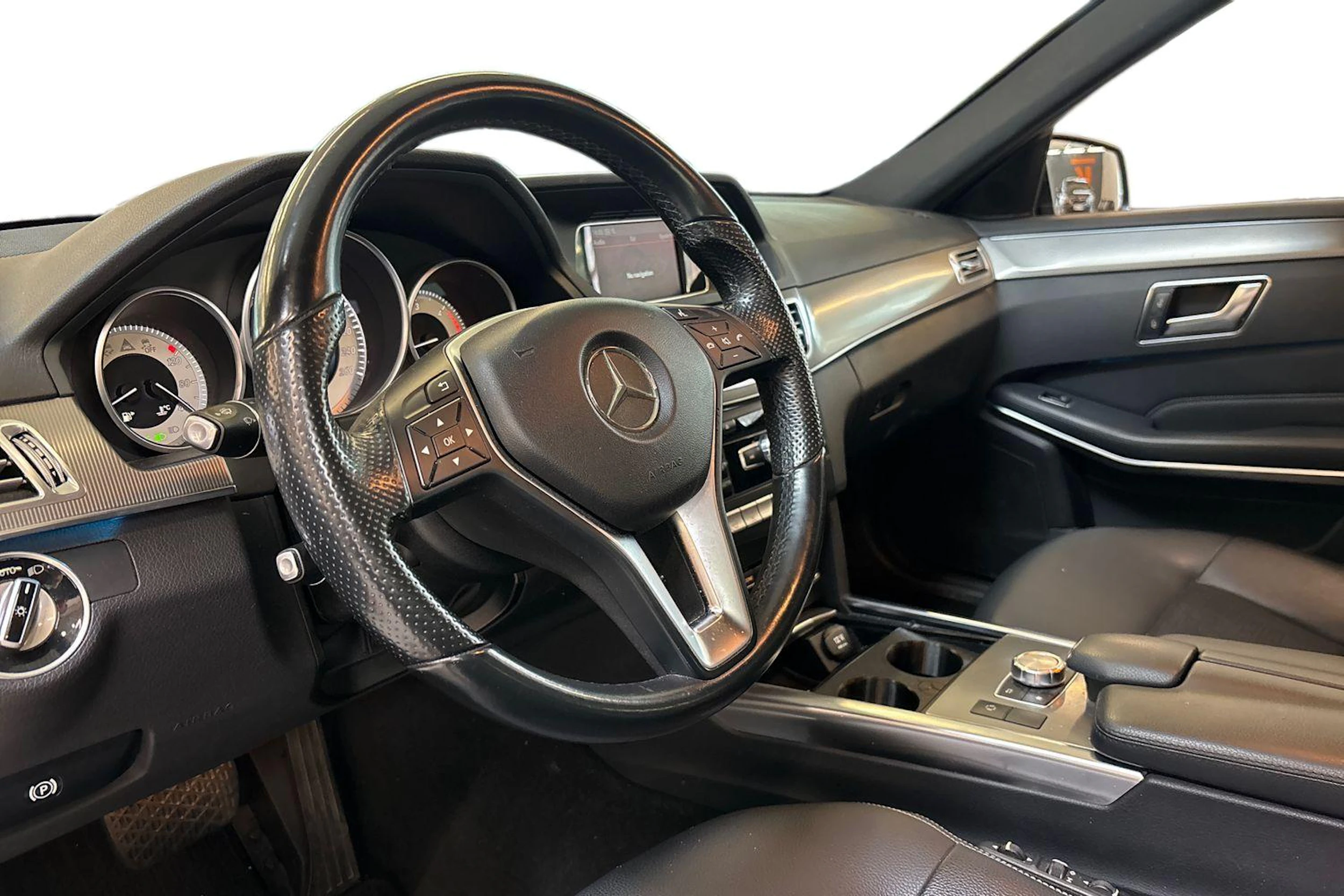 Harmaa Mercedes-Benz E 2016 kuva 3.