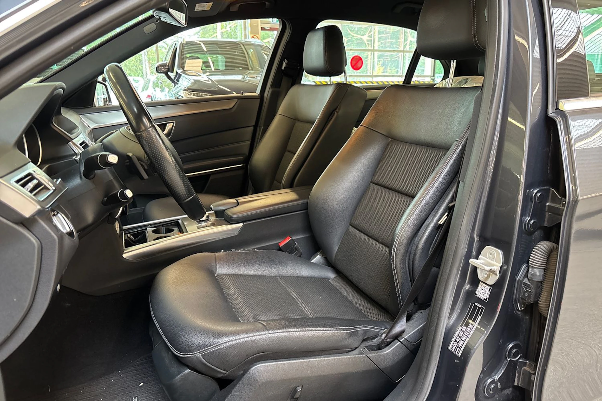 Harmaa Mercedes-Benz E 2016 kuva 4.