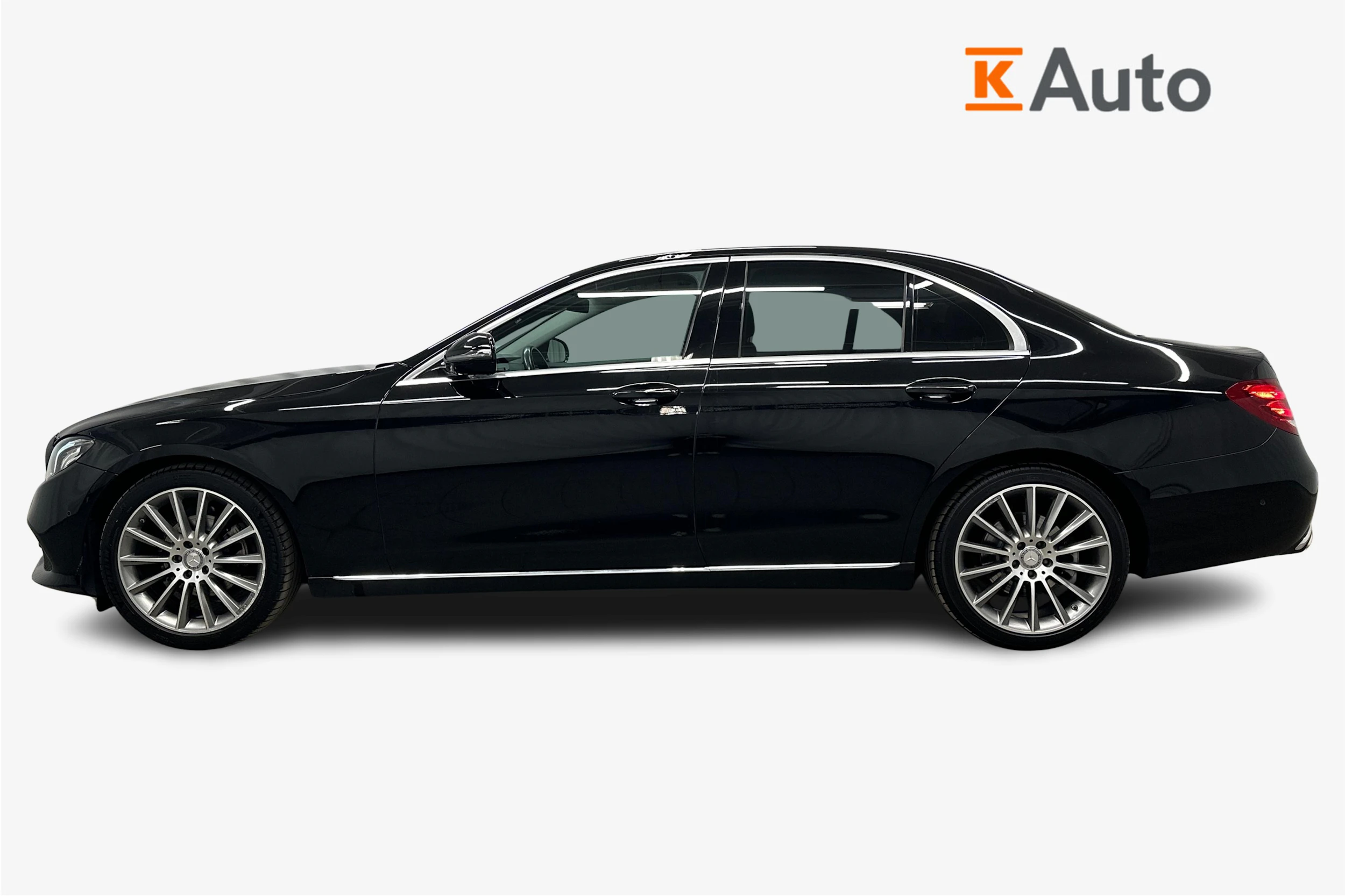 musta Mercedes-Benz E 2016 kuva 5.
