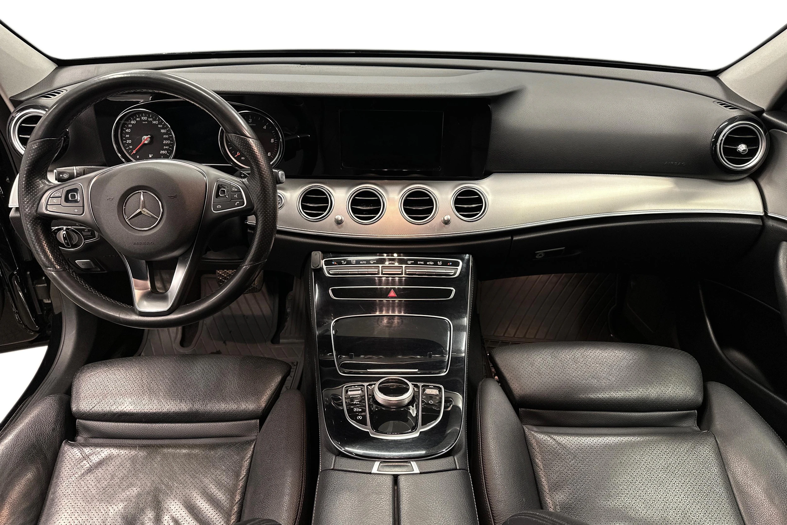 musta Mercedes-Benz E 2016 kuva 7.