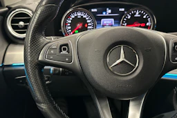 musta Mercedes-Benz E 2016 kuva 11.