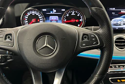 musta Mercedes-Benz E 2016 kuva 12.