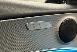 musta Mercedes-Benz E 2016 kuva 16.