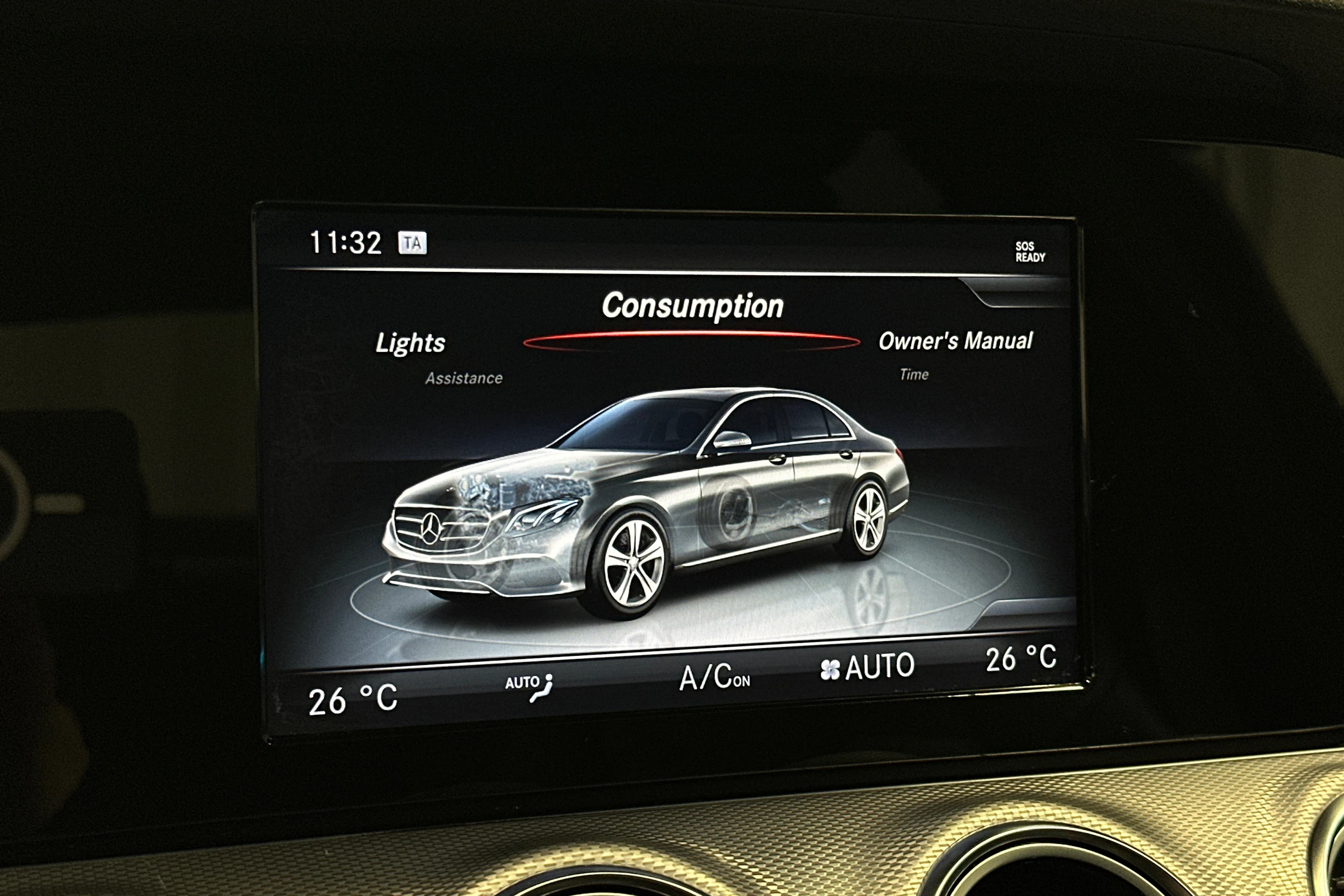 musta Mercedes-Benz E 2016 kuva 18.