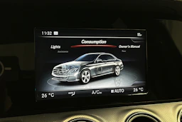 musta Mercedes-Benz E 2016 kuva 18.