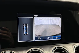 musta Mercedes-Benz E 2016 kuva 25.