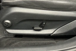 musta Mercedes-Benz E 2016 kuva 31.