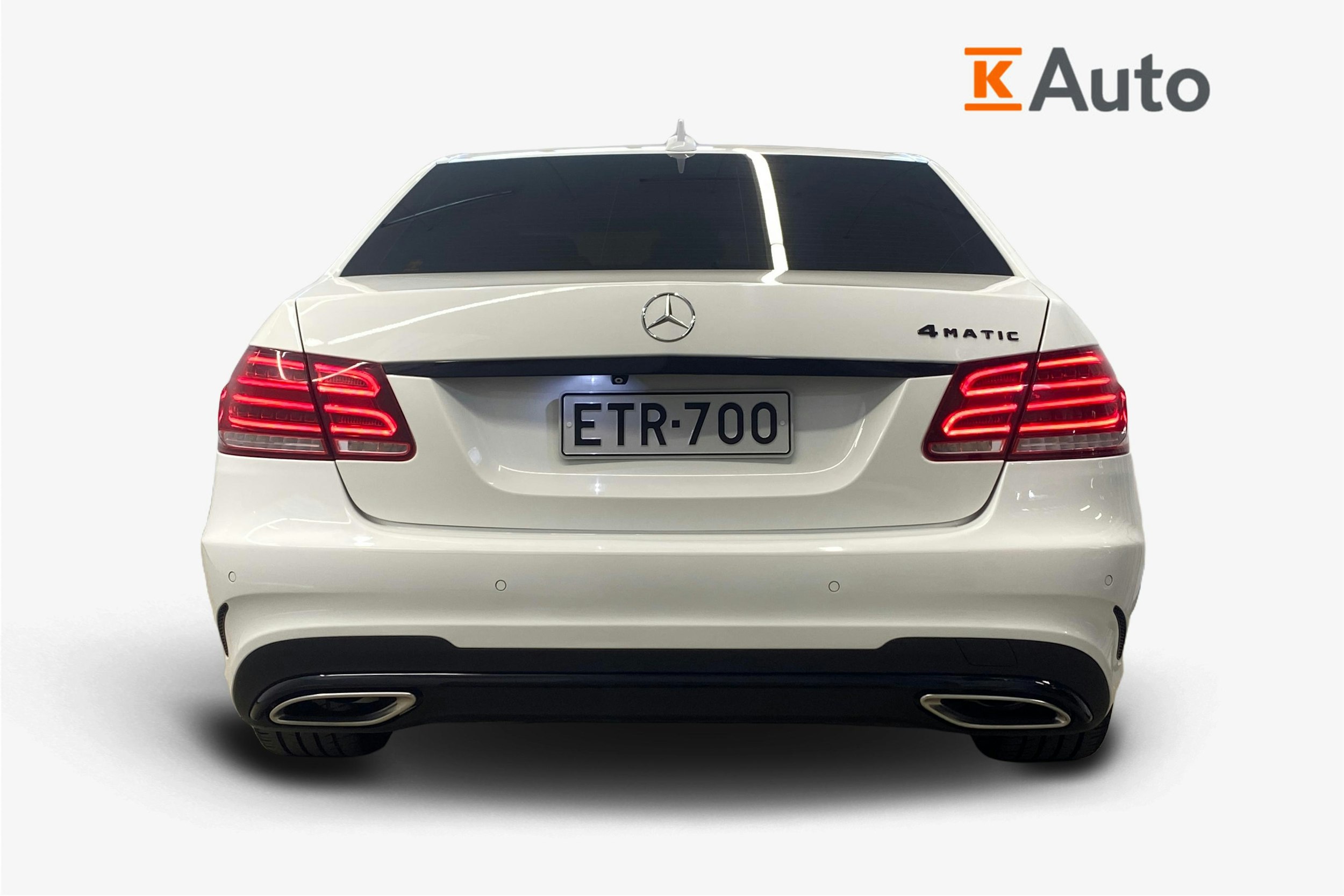 valkoinen Mercedes-Benz E 2016 kuva 3.