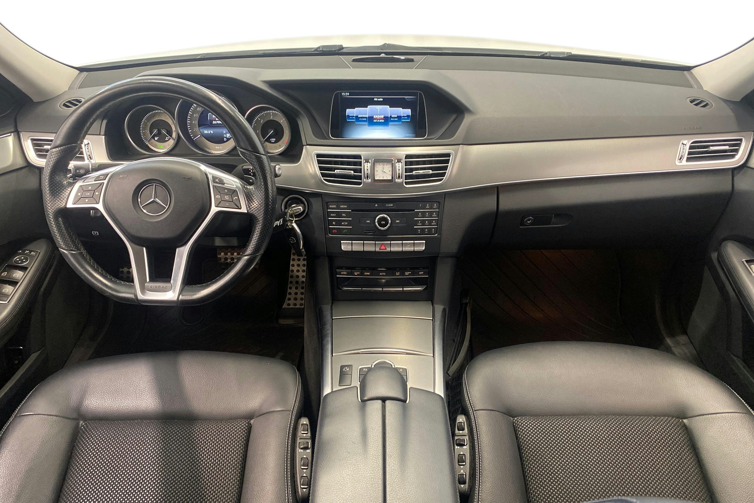 valkoinen Mercedes-Benz E 2016 kuva 7.