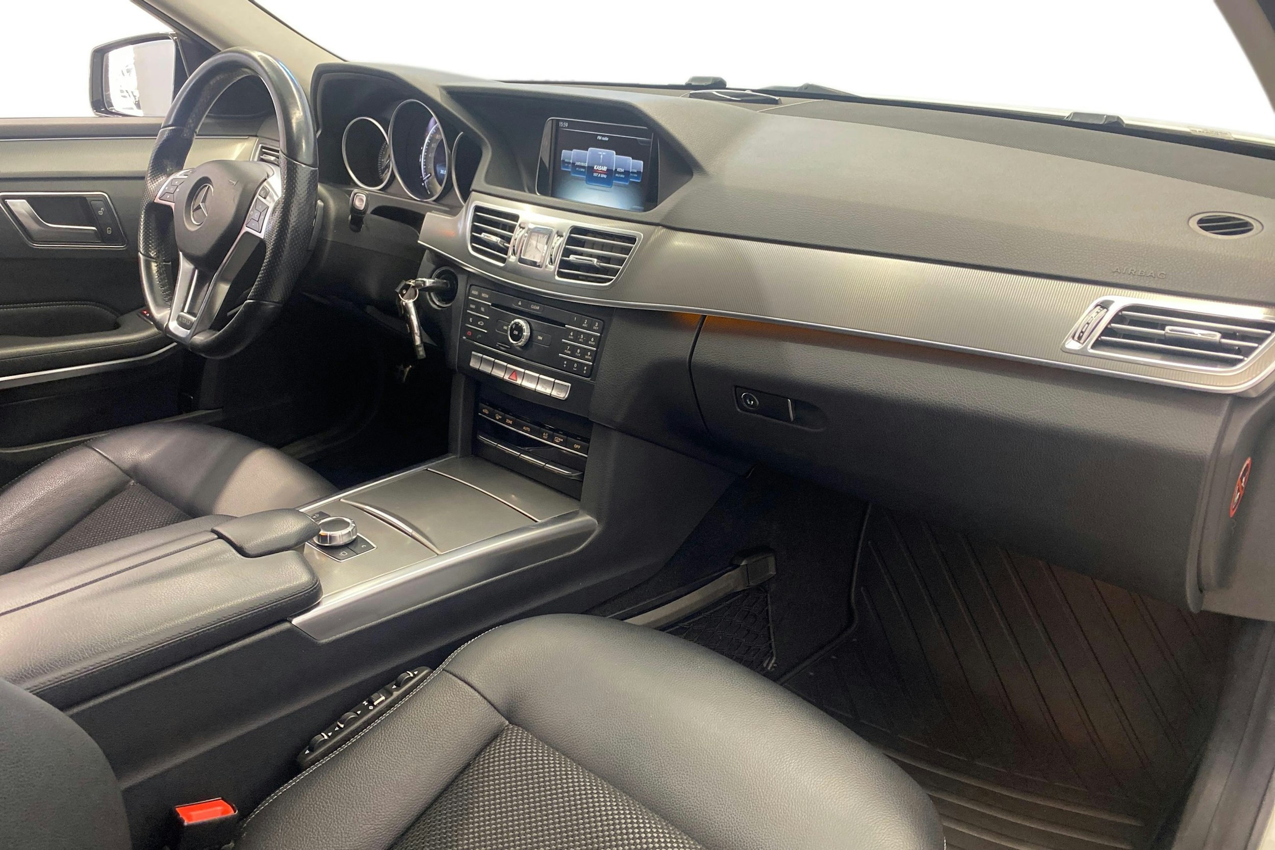 valkoinen Mercedes-Benz E 2016 kuva 8.