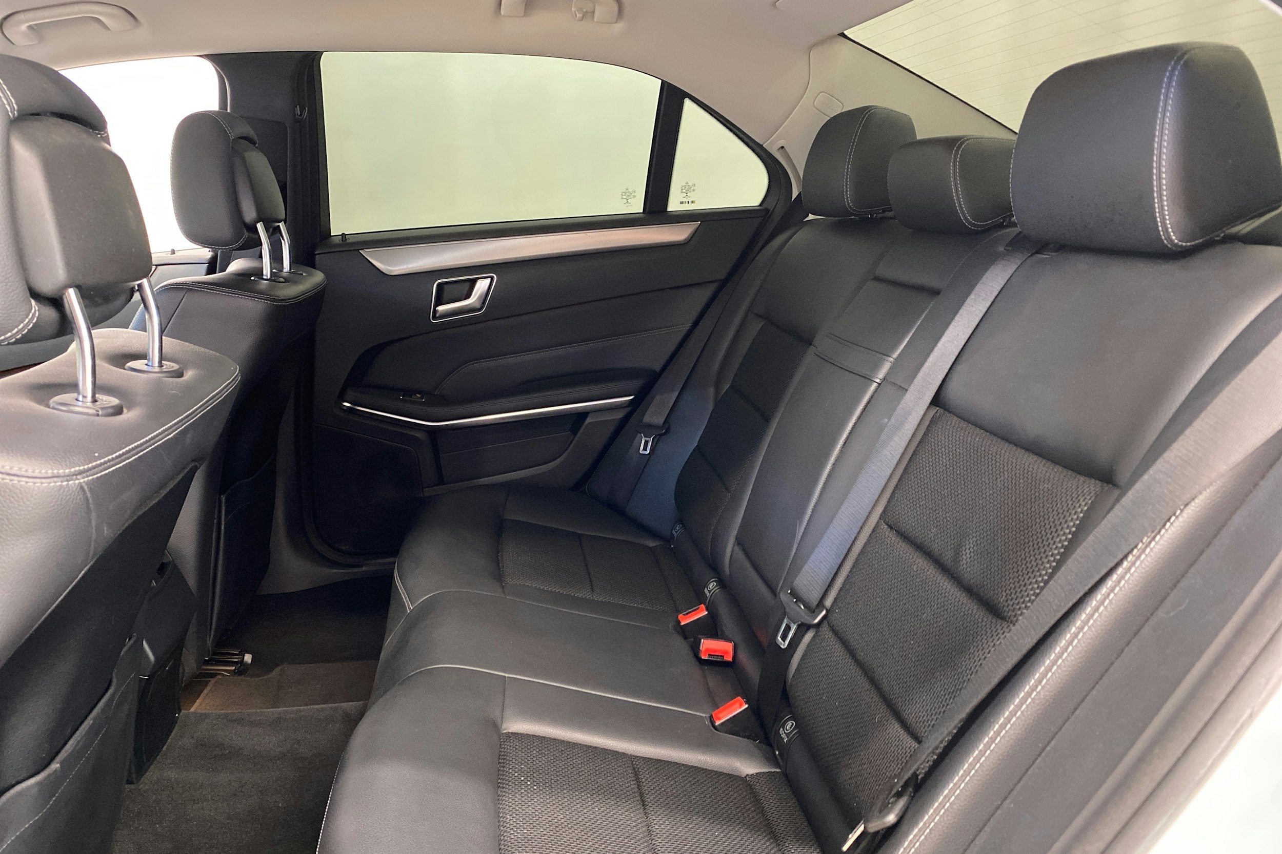 valkoinen Mercedes-Benz E 2016 kuva 10.