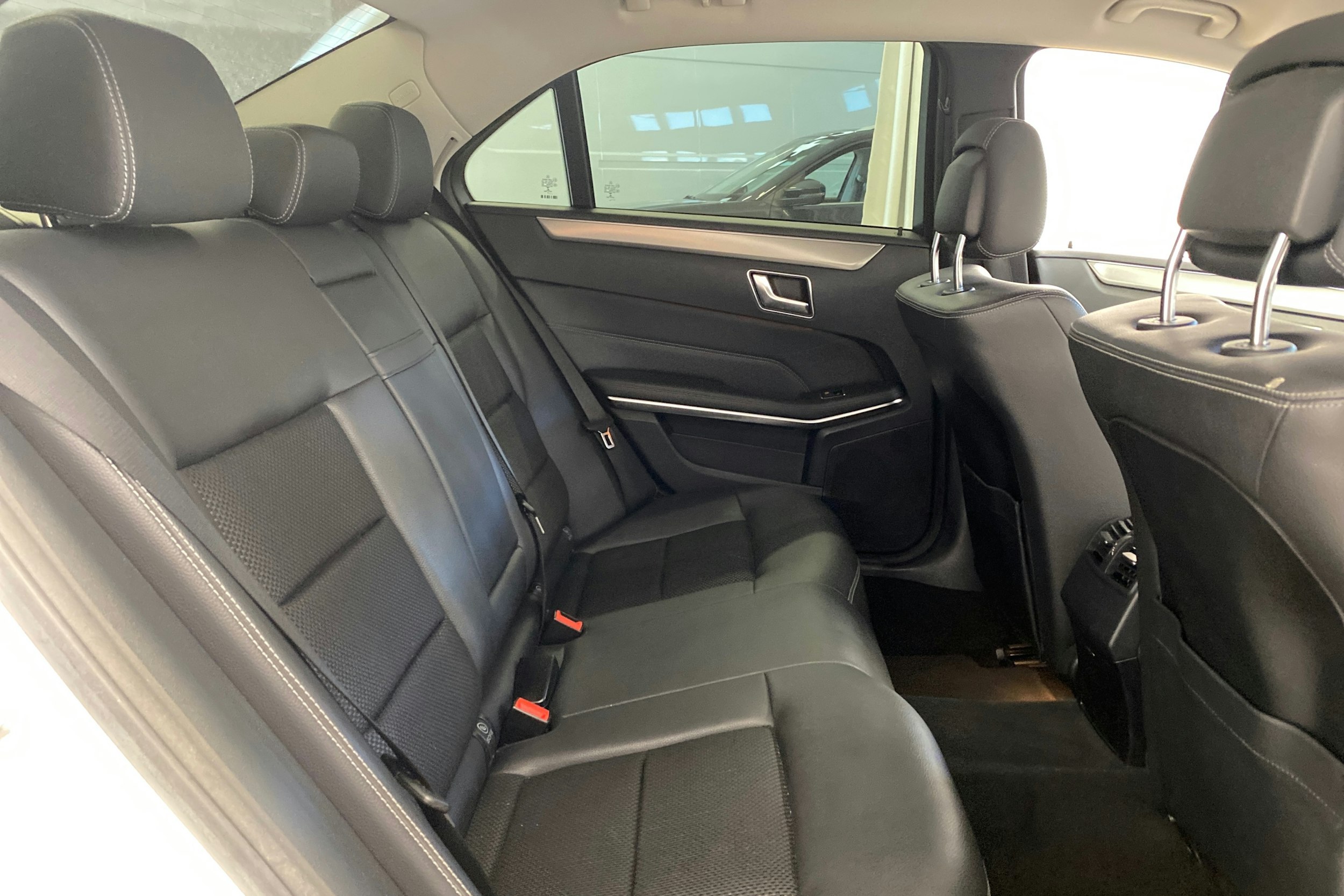 valkoinen Mercedes-Benz E 2016 kuva 11.