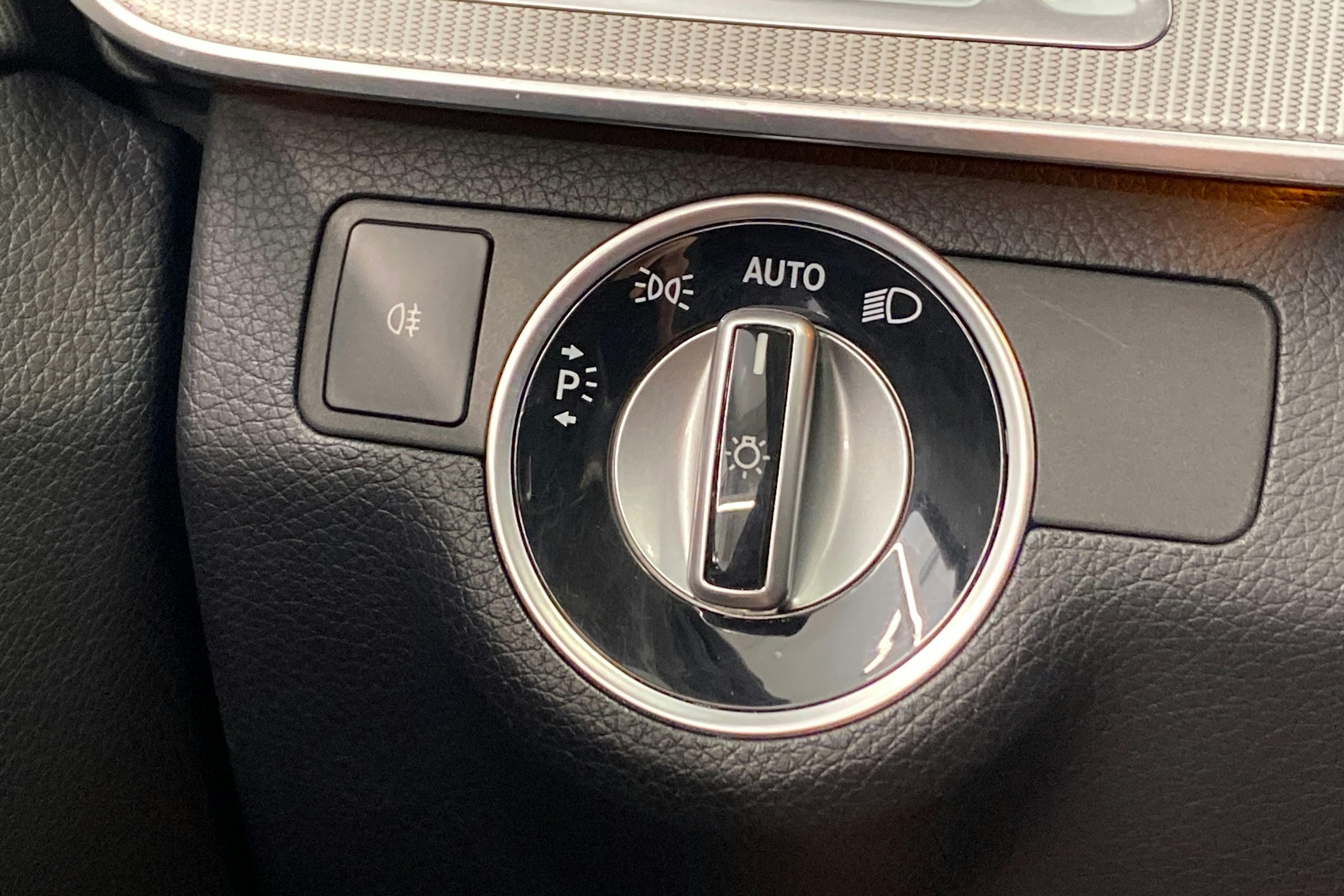 valkoinen Mercedes-Benz E 2016 kuva 15.