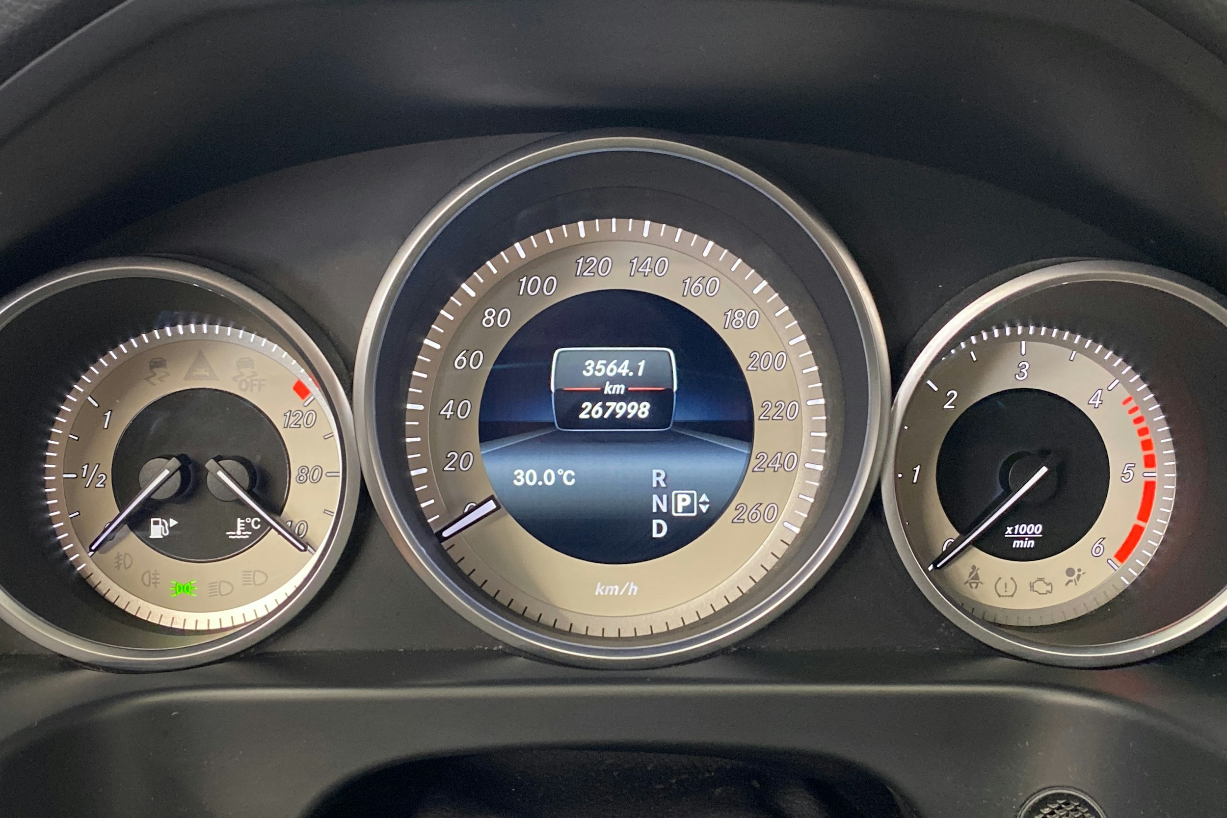valkoinen Mercedes-Benz E 2016 kuva 18.