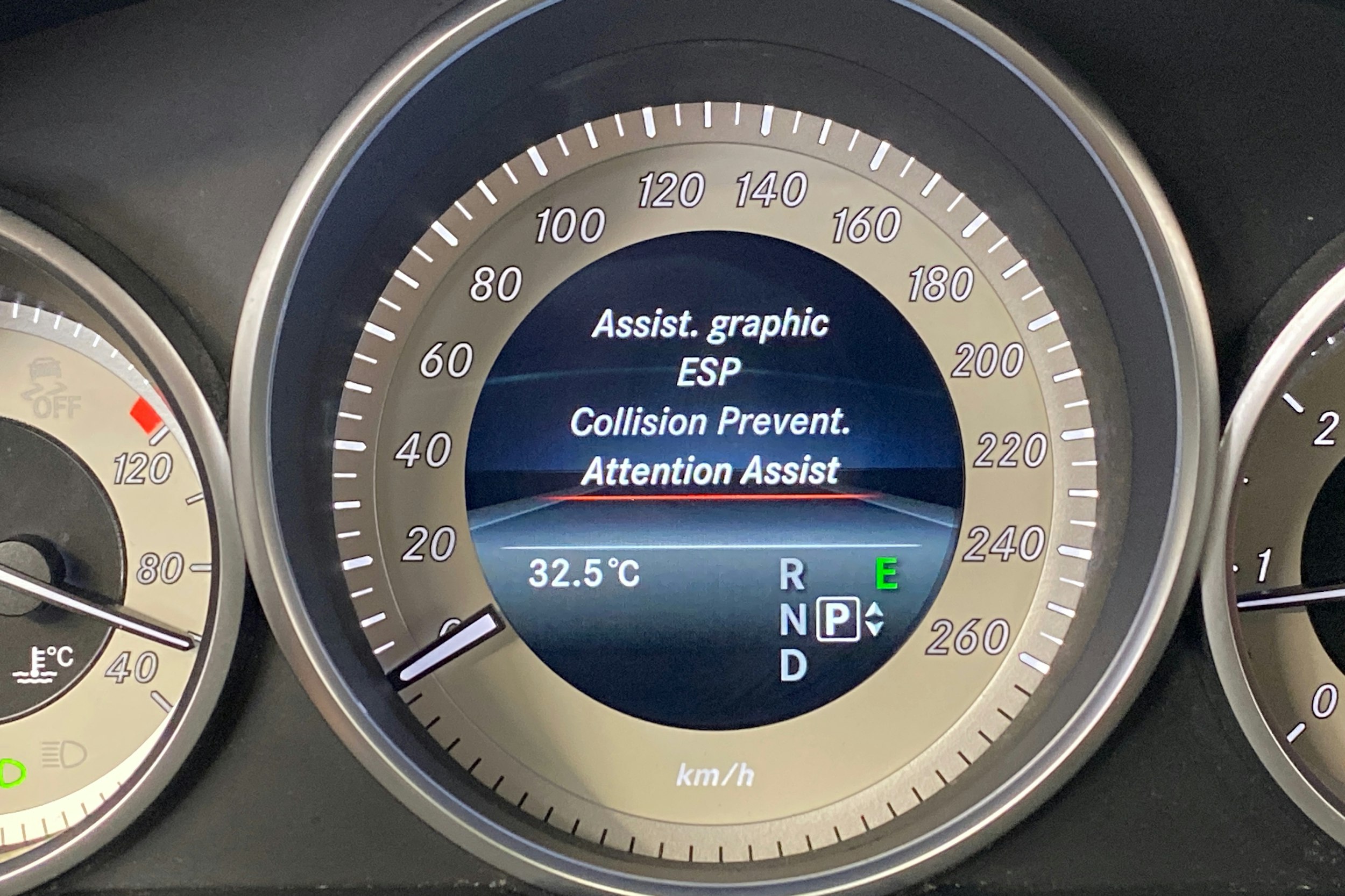 valkoinen Mercedes-Benz E 2016 kuva 24.