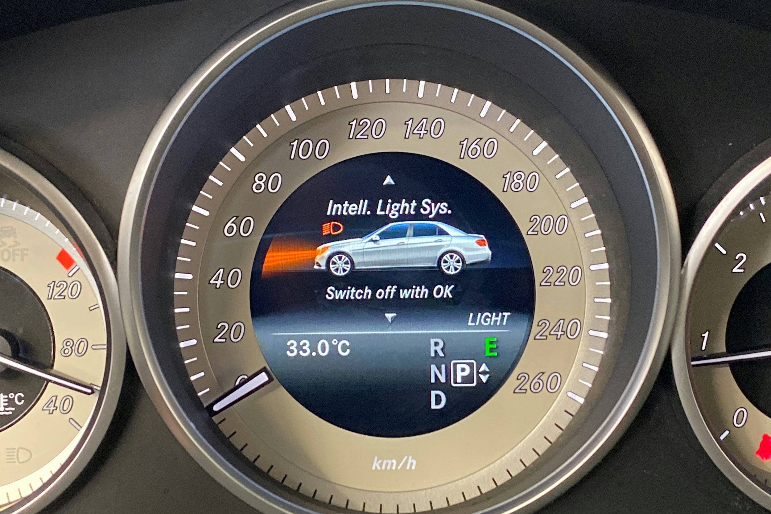 valkoinen Mercedes-Benz E 2016 kuva 25.