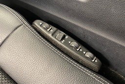 valkoinen Mercedes-Benz E 2016 kuva 28.