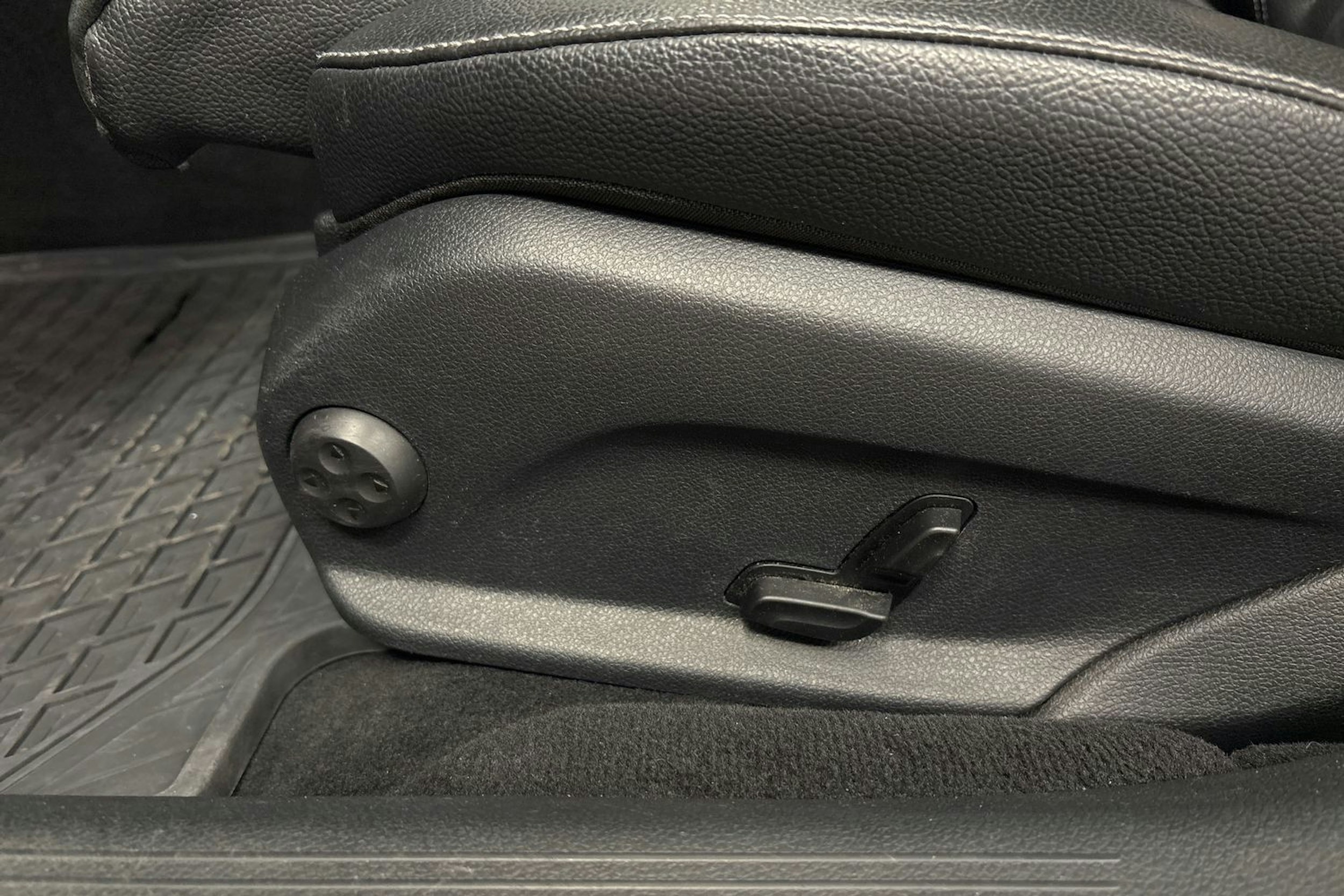 vihreä Mercedes-Benz E 2016 kuva 18.