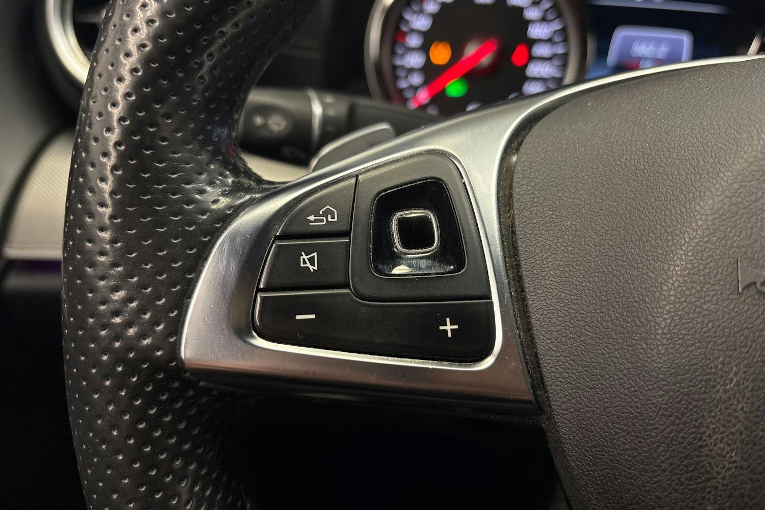 vihreä Mercedes-Benz E 2016 kuva 20.