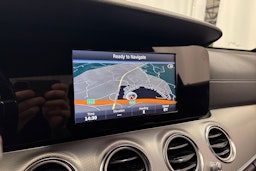 vihreä Mercedes-Benz E 2016 kuva 23.