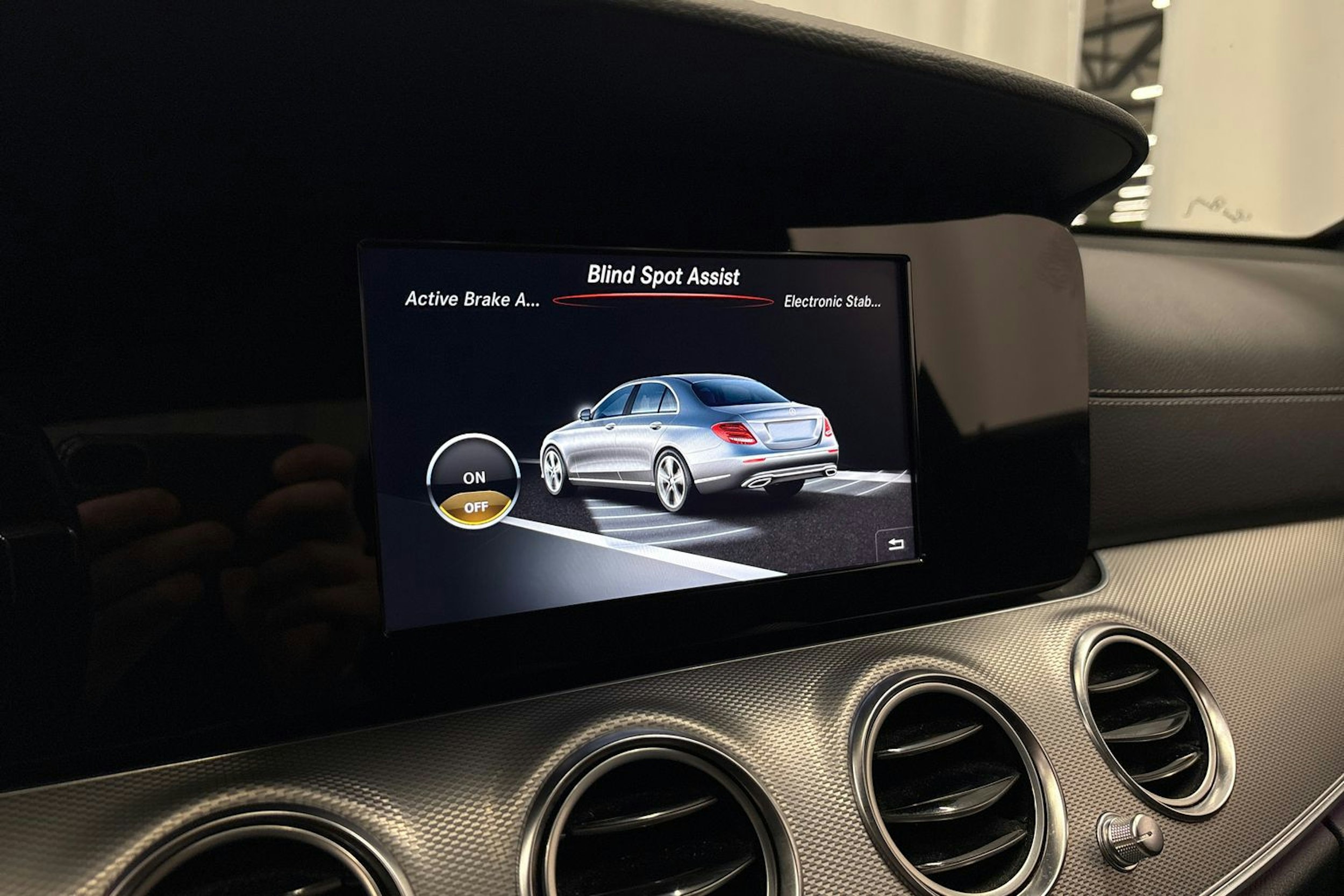 vihreä Mercedes-Benz E 2016 kuva 25.