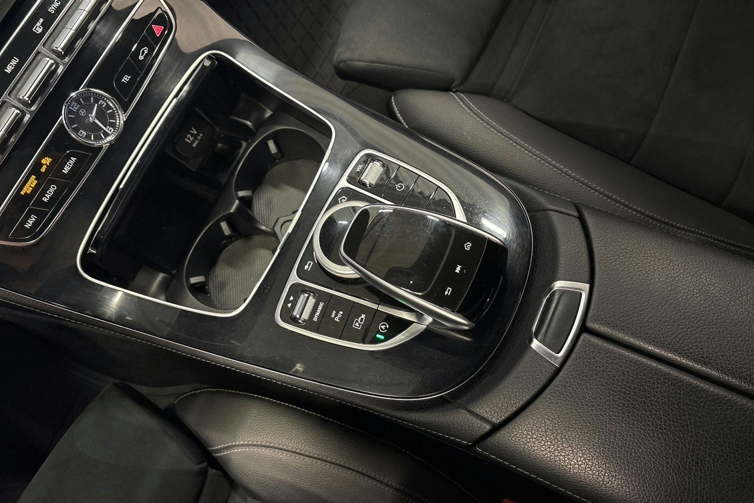 vihreä Mercedes-Benz E 2016 kuva 28.