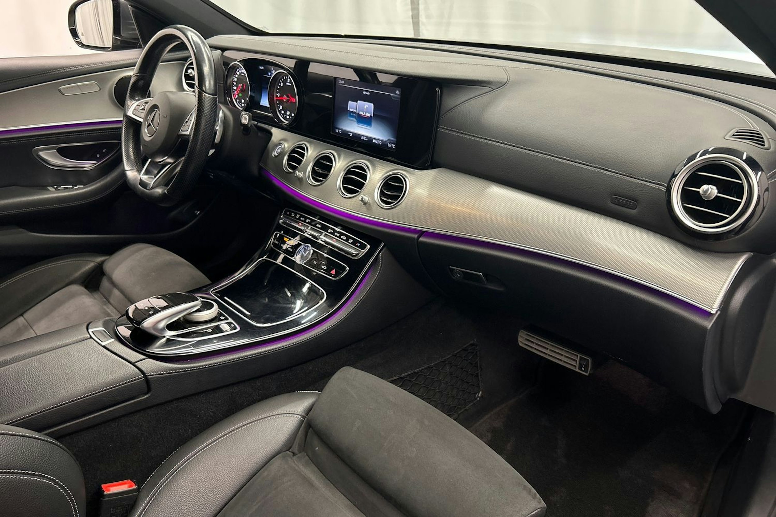 harmaa Mercedes-Benz E 2016 kuva 15.