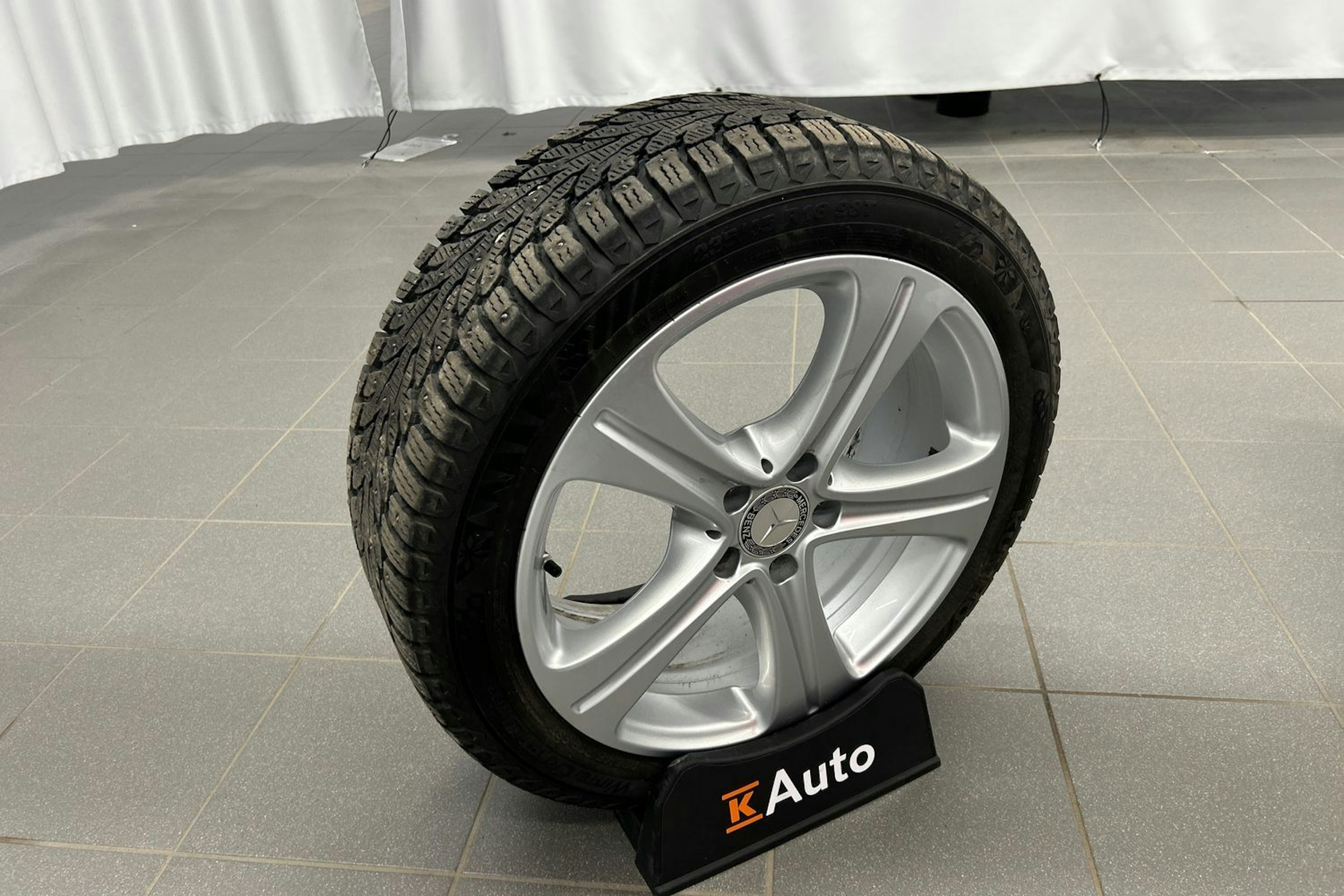 harmaa Mercedes-Benz E 2016 kuva 17.