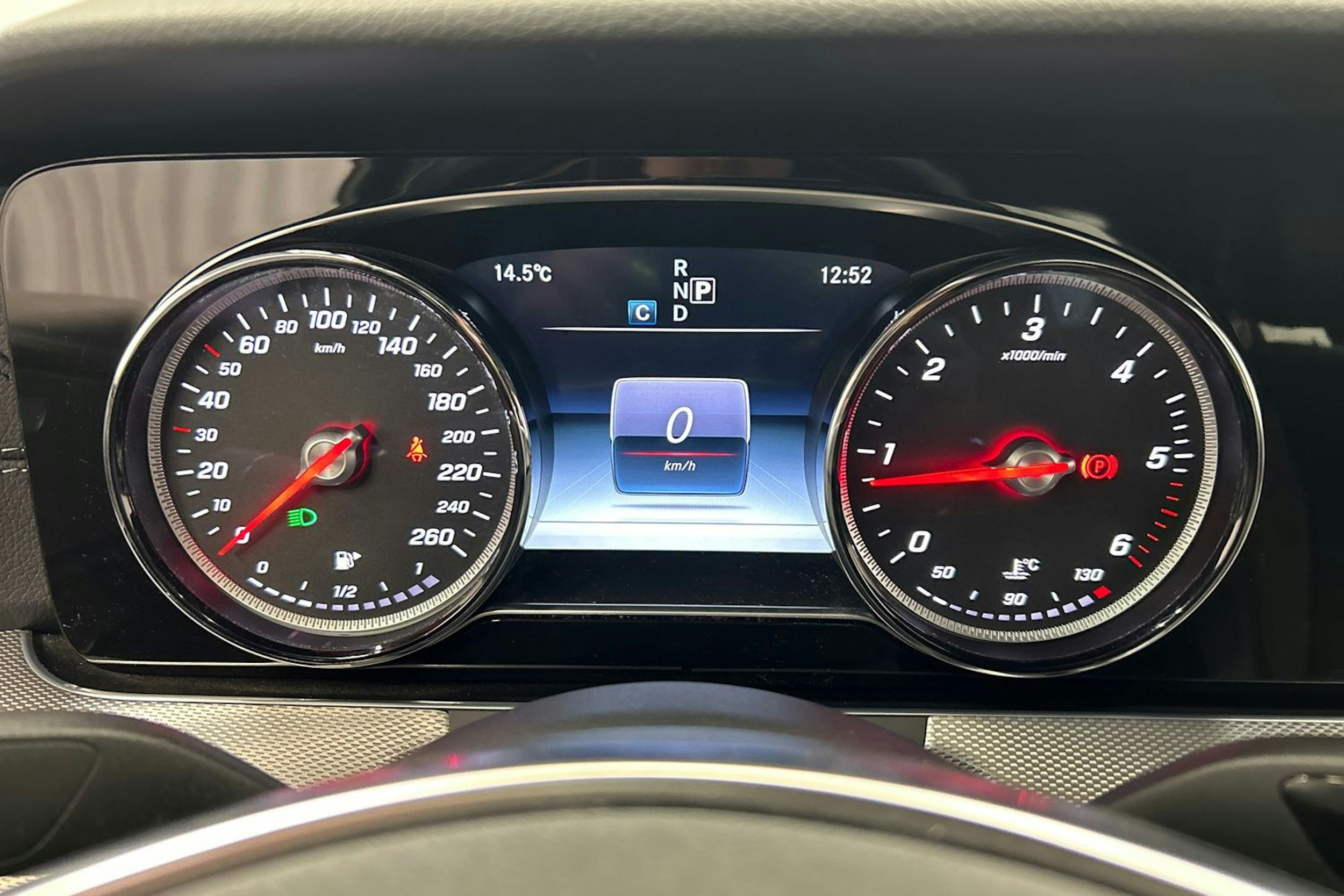 harmaa Mercedes-Benz E 2016 kuva 19.