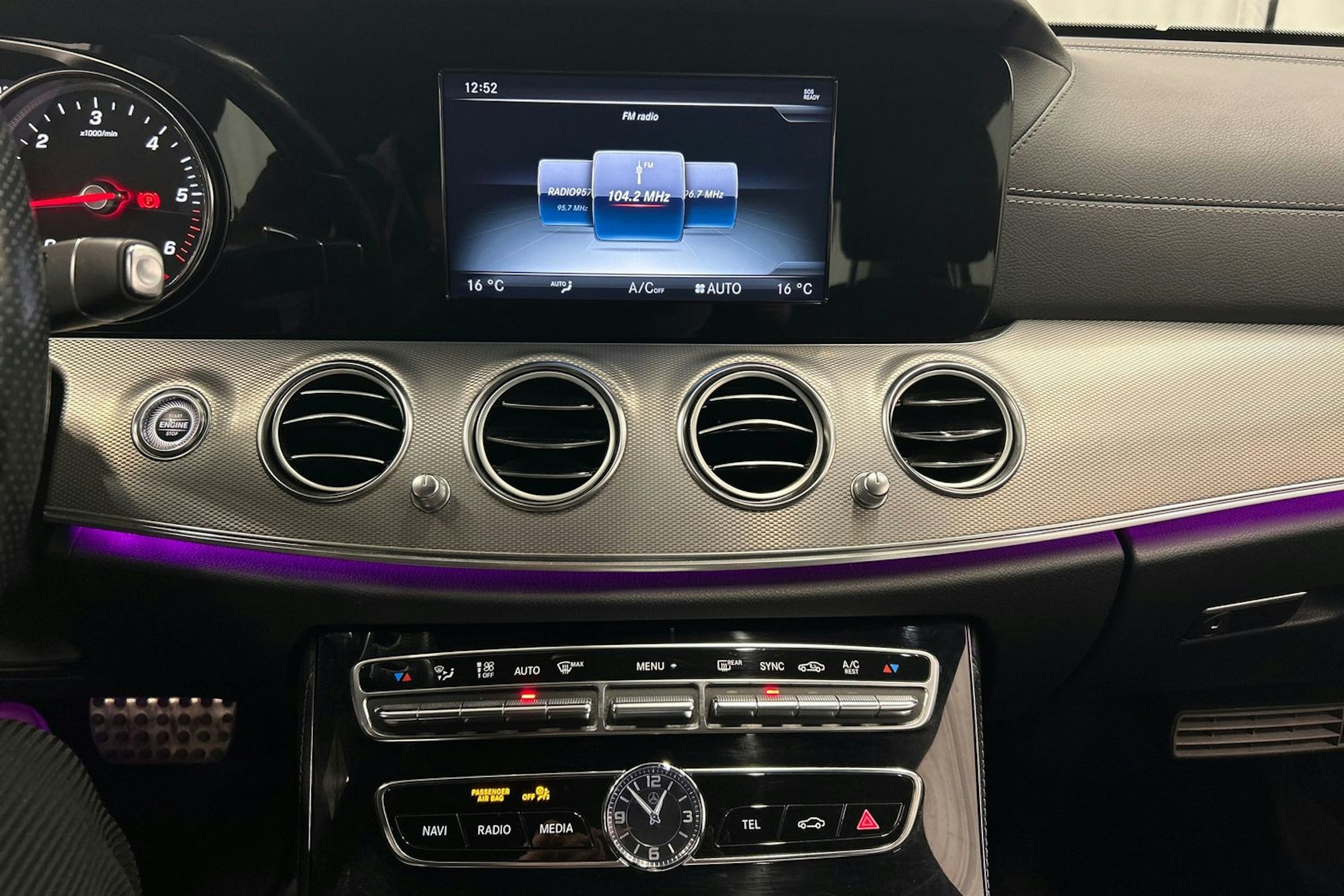 harmaa Mercedes-Benz E 2016 kuva 23.
