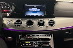 harmaa Mercedes-Benz E 2016 kuva 23.