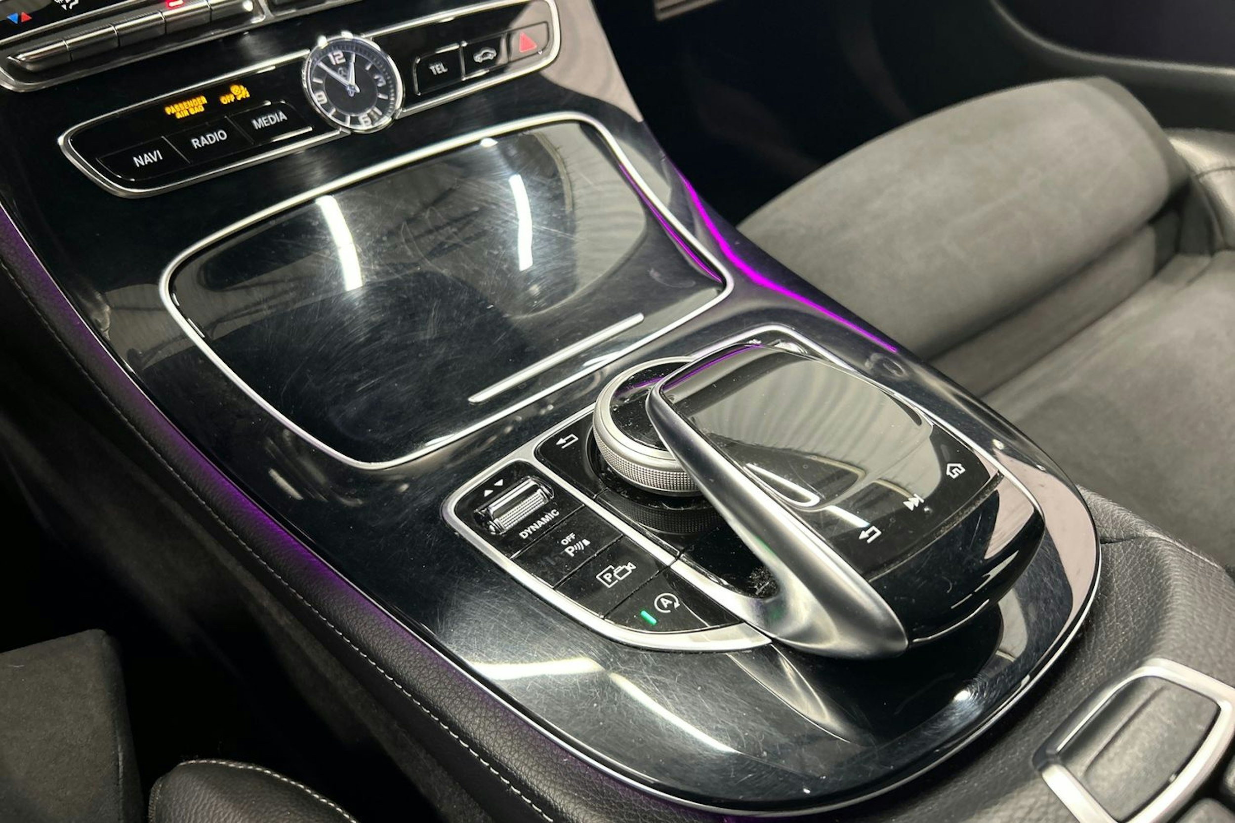 harmaa Mercedes-Benz E 2016 kuva 29.