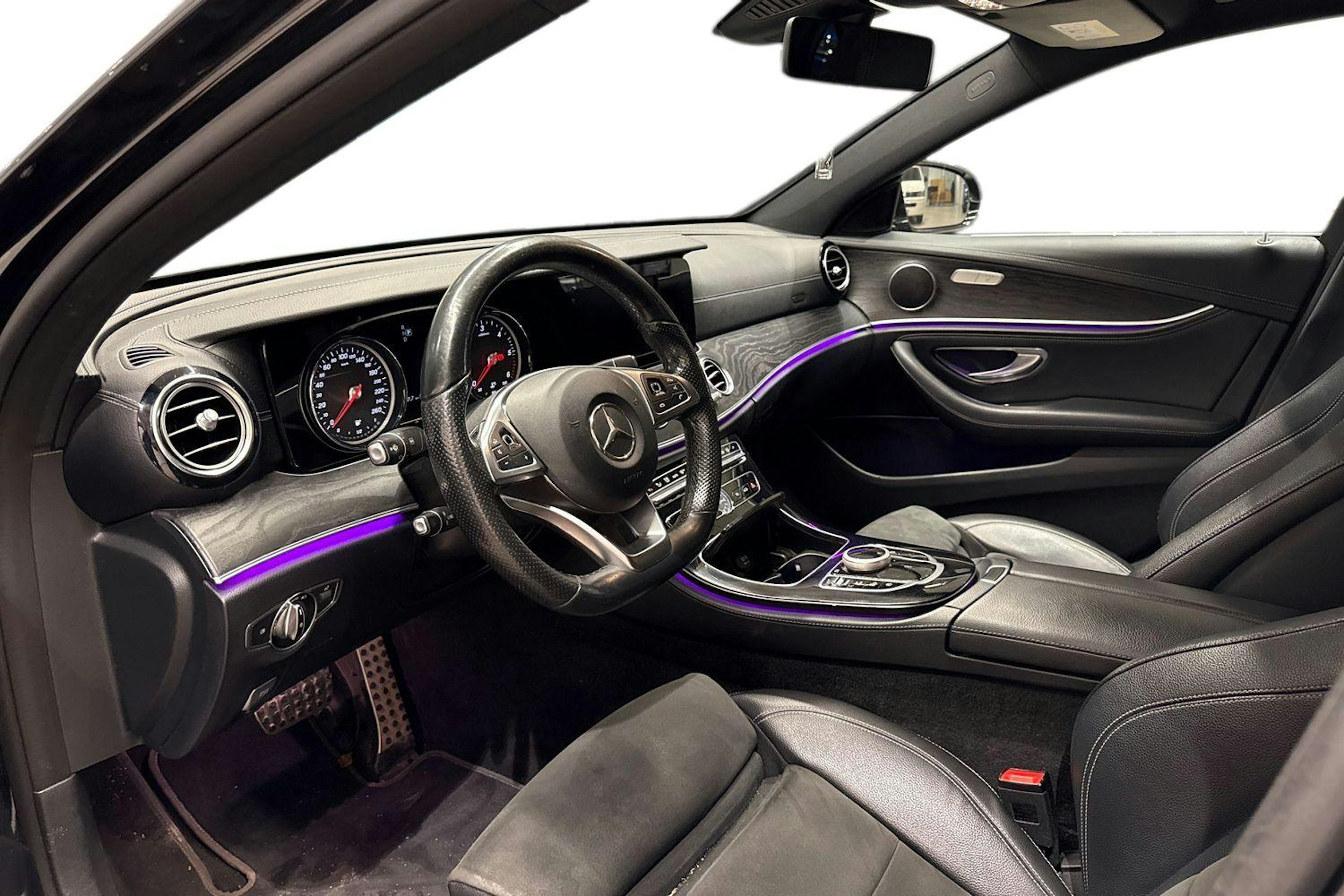Musta Mercedes-Benz E 2016 kuva 3.
