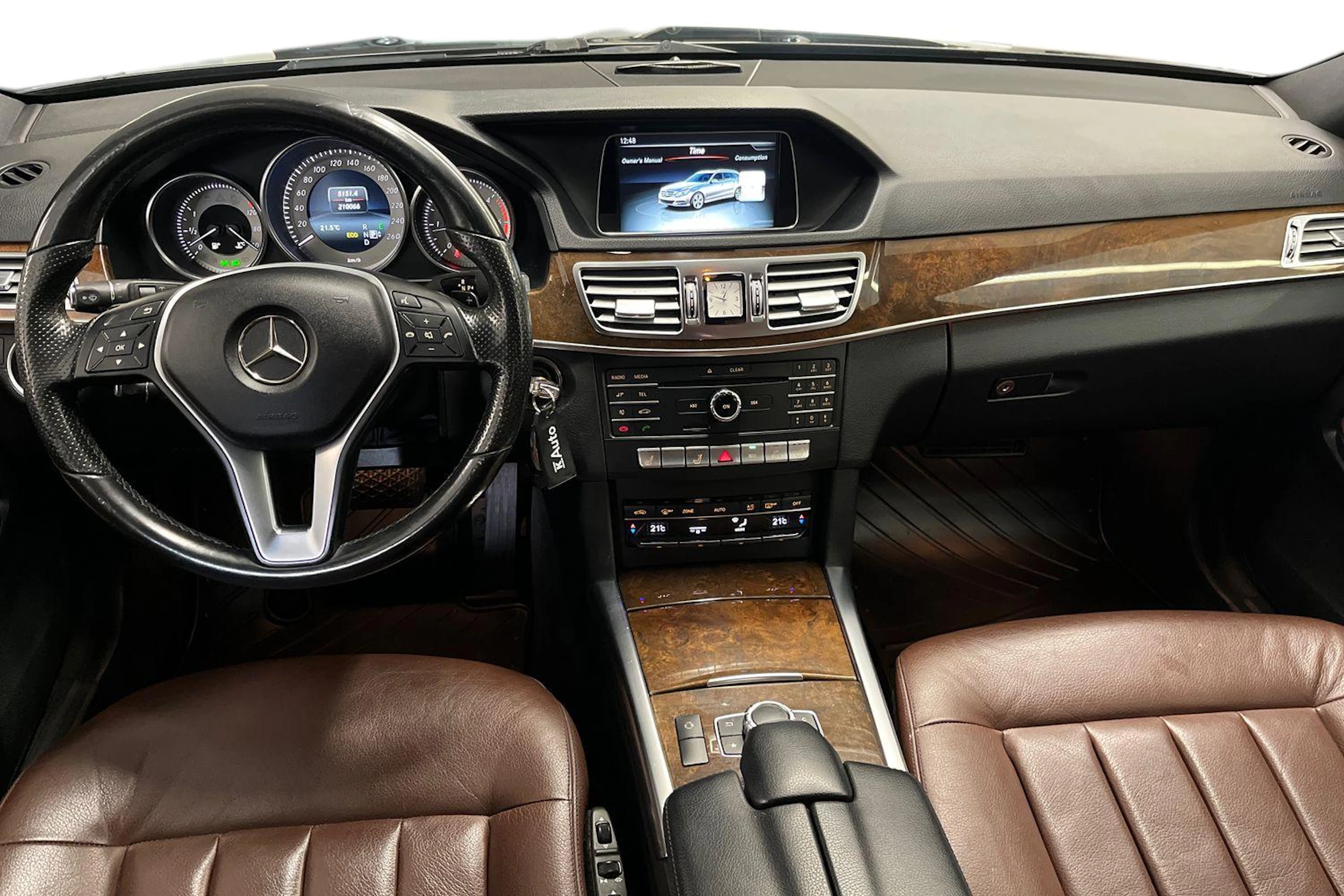 musta Mercedes-Benz E 2016 kuva 9.