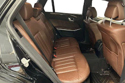 musta Mercedes-Benz E 2016 kuva 11.