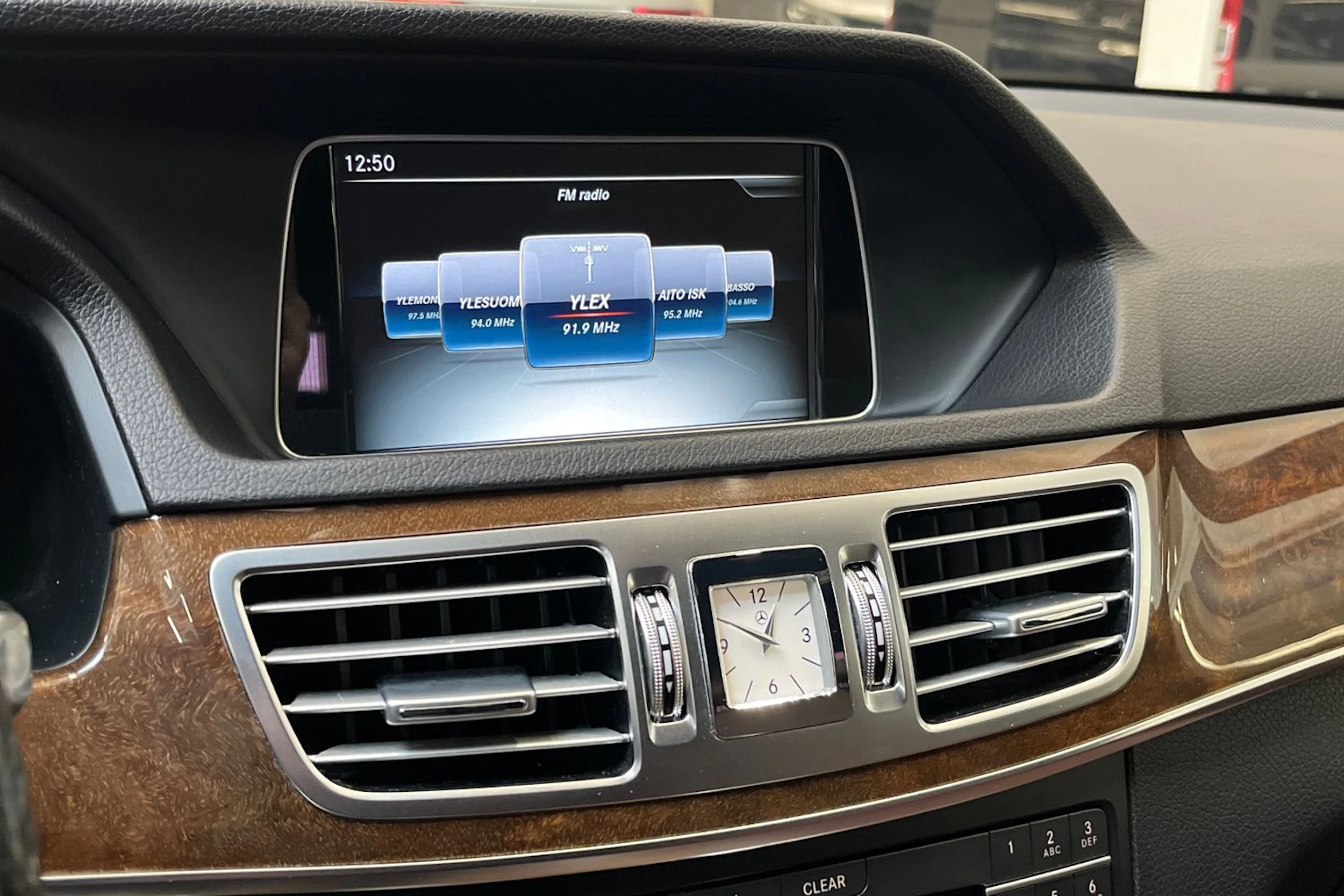 musta Mercedes-Benz E 2016 kuva 15.