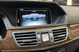 musta Mercedes-Benz E 2016 kuva 15.