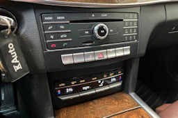 musta Mercedes-Benz E 2016 kuva 16.