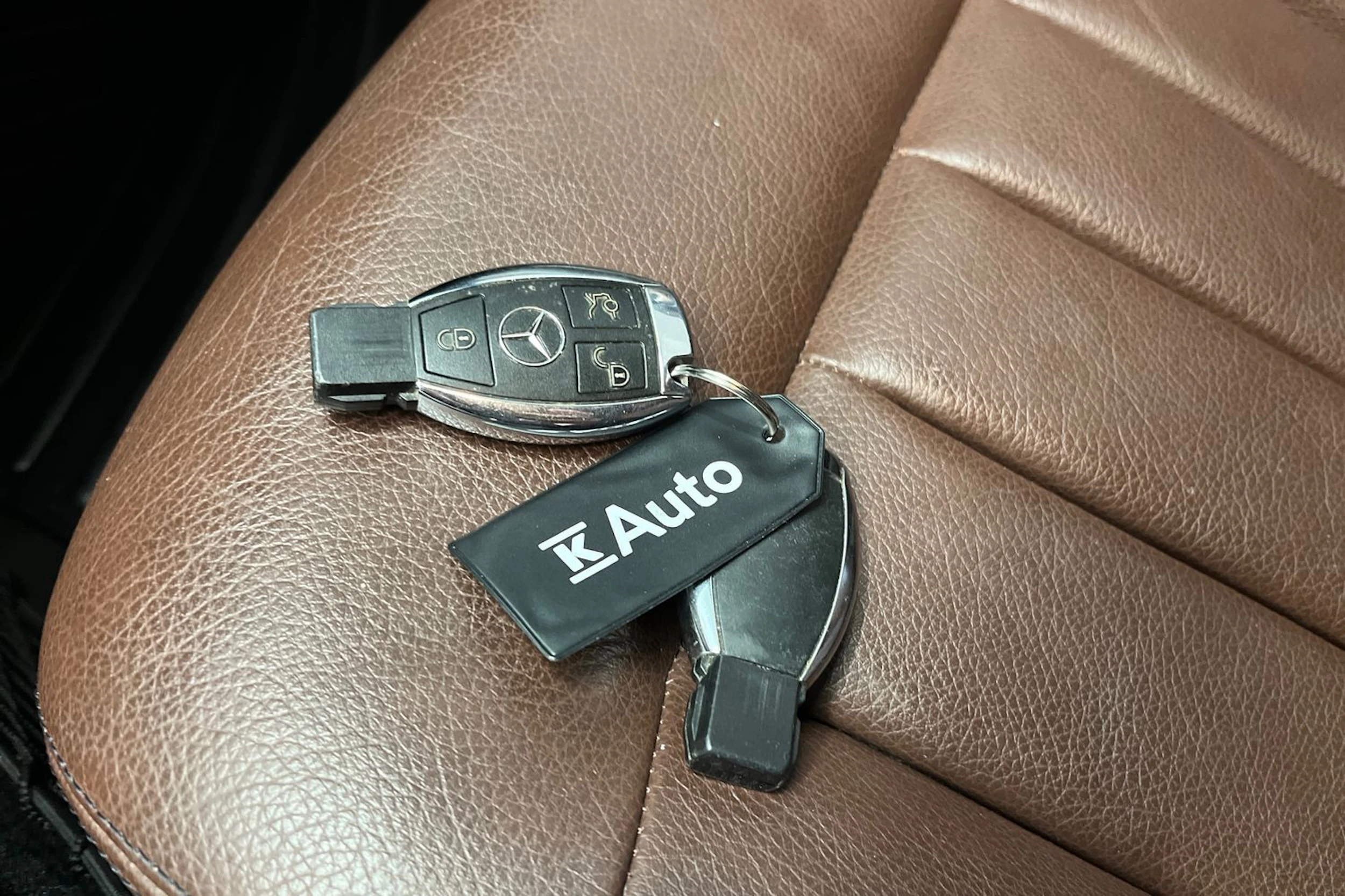 musta Mercedes-Benz E 2016 kuva 17.