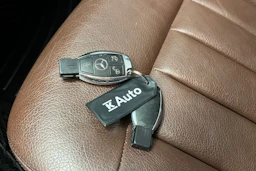 musta Mercedes-Benz E 2016 kuva 17.