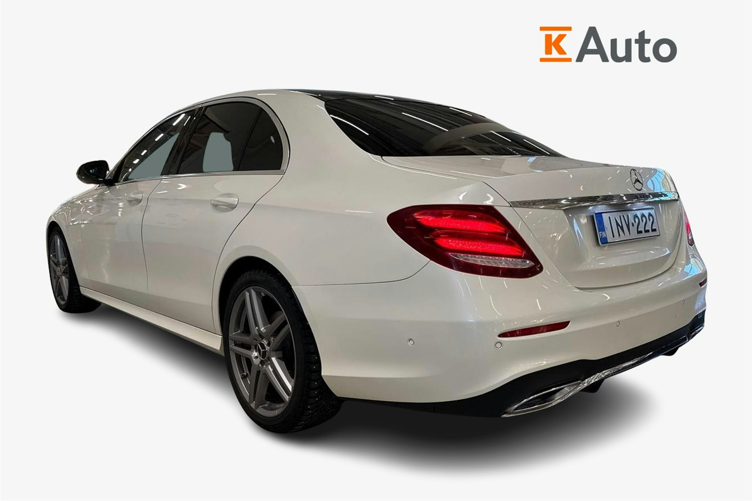 valkoinen Mercedes-Benz E 2016 kuva 2.