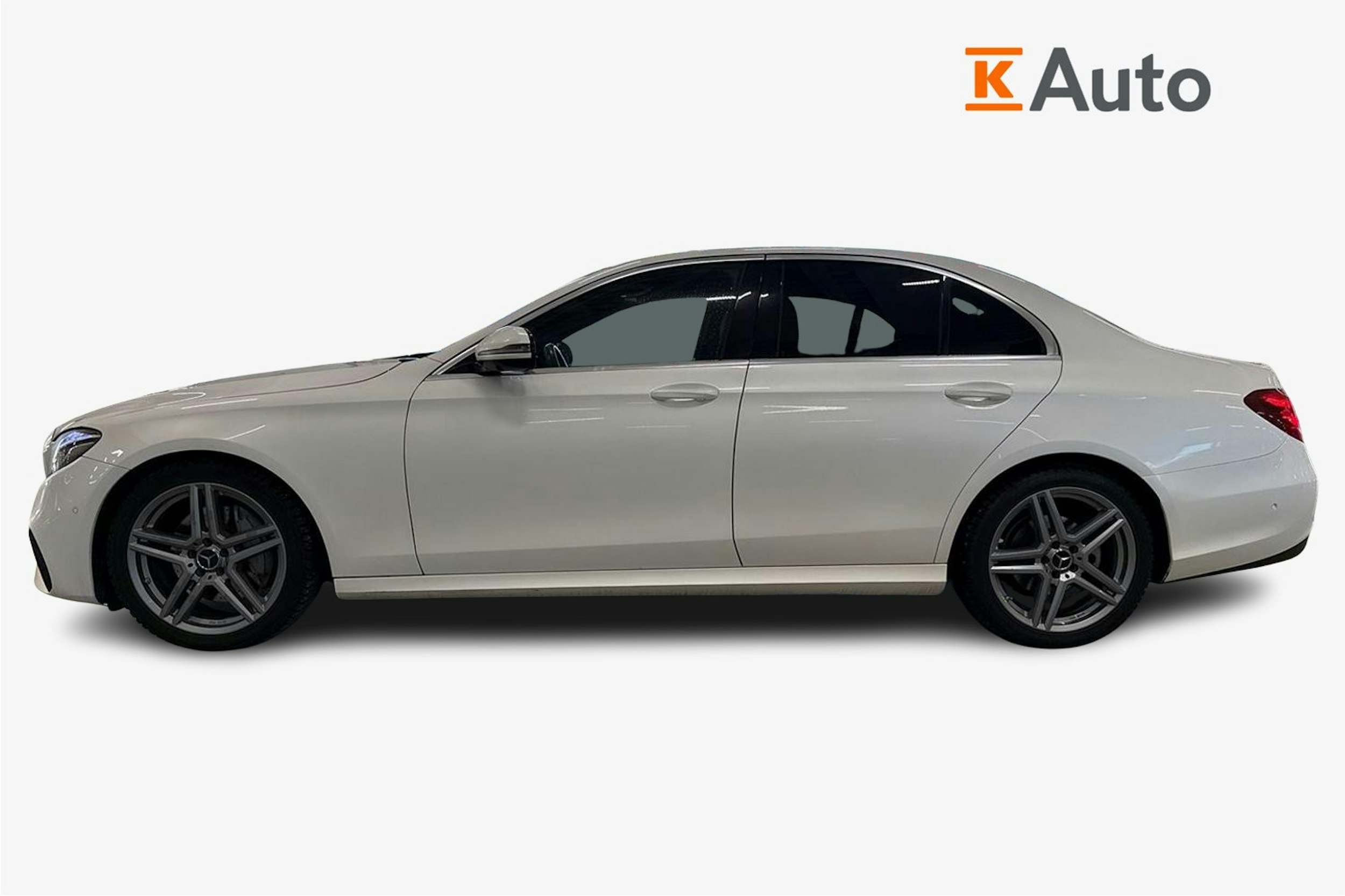 valkoinen Mercedes-Benz E 2016 kuva 5.