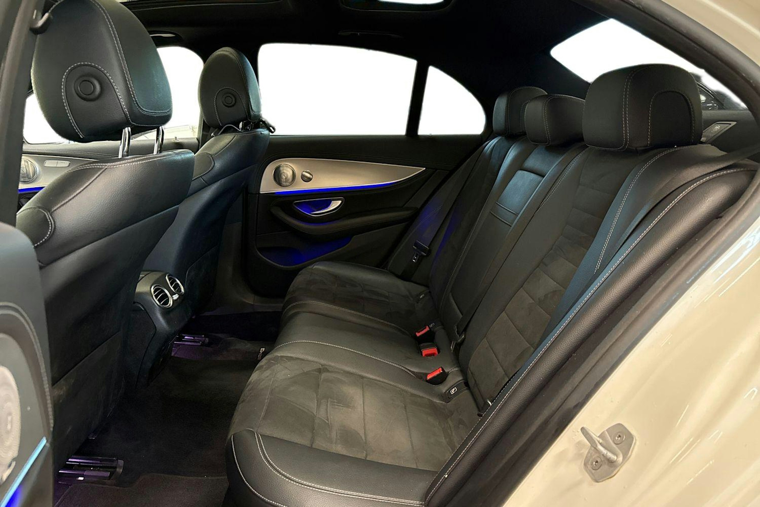 valkoinen Mercedes-Benz E 2016 kuva 8.