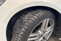 valkoinen Mercedes-Benz E 2016 kuva 10.