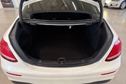 valkoinen Mercedes-Benz E 2016 kuva 11.